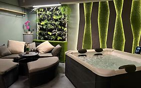 Leo Apartment Suite & Private Spa Zone - Old City